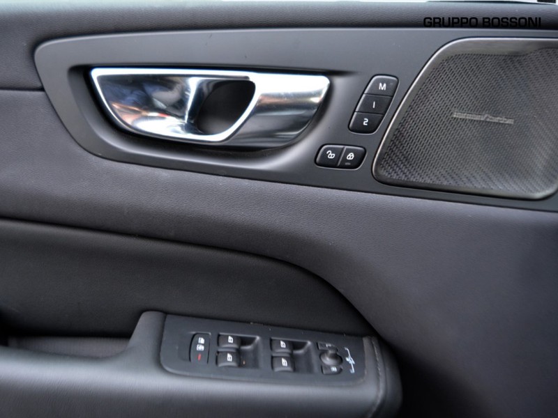 13 - Volvo XC60 2.0 b4 plus dark automatico