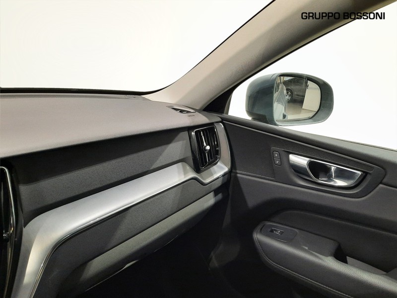 25 - Volvo XC60 2.0 b4 momentum awd automatico
