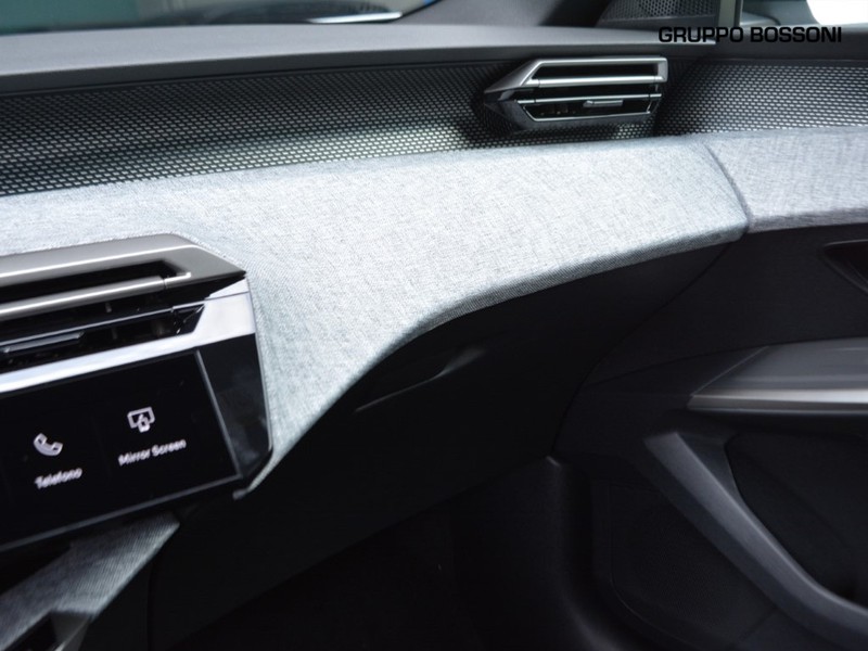19 - Peugeot 3008 1.2 hybrid 136cv gt e-dcs6