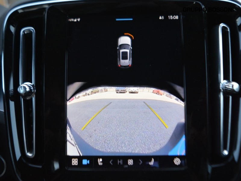 19 - Volvo XC40 2.0 b3 plus dark automatico