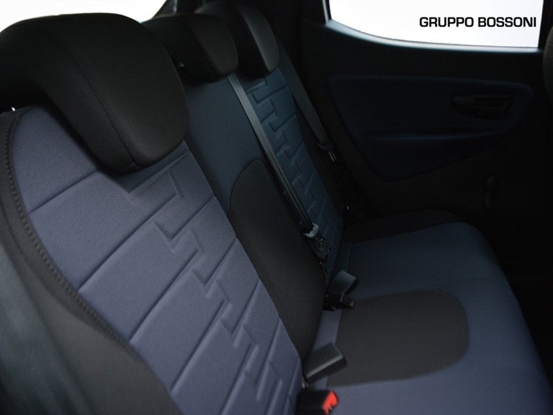 7 - Lancia Ypsilon 1.0 firefly hybrid 70cv platino s&s