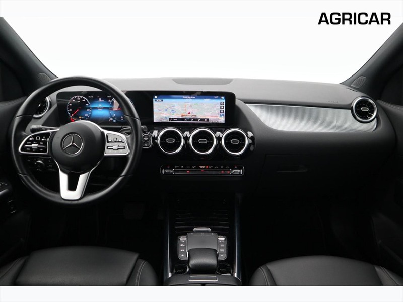13 - Mercedes GLA 180 d sport plus 8g-dct