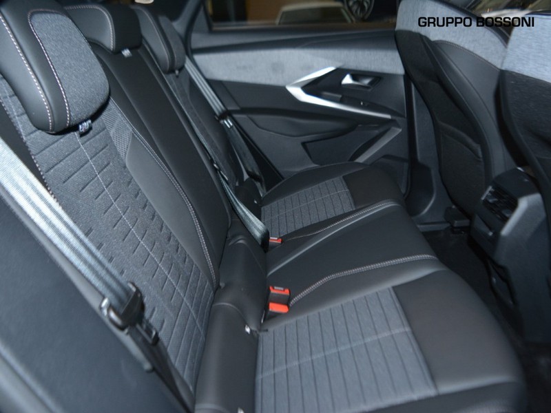 7 - Peugeot 3008 1.2 hybrid 136cv allure e-dcs6