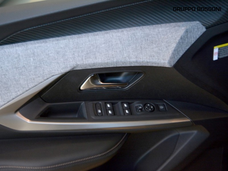 13 - Peugeot 3008 1.2 hybrid 136cv allure e-dcs6