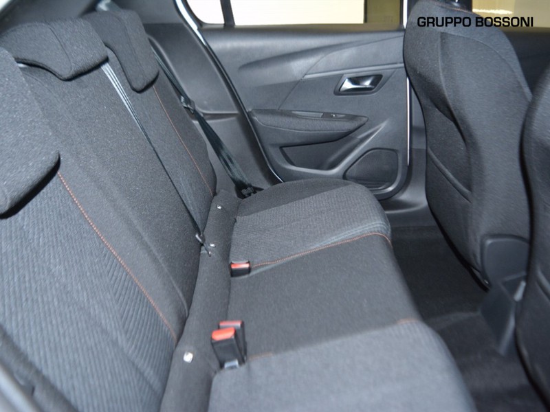 7 - Peugeot 208 1.2 hybrid 48v 100cv style e-dcs6