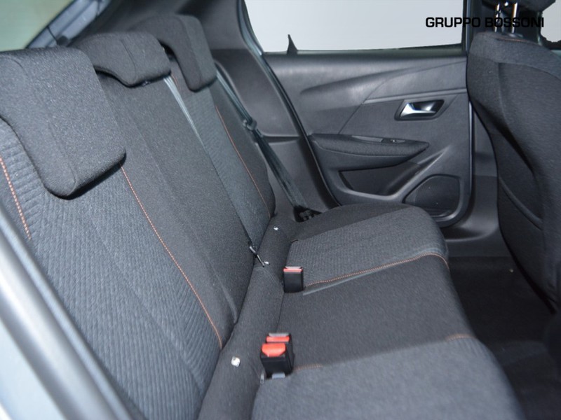 7 - Peugeot 208 1.2 hybrid 48v 100cv style e-dcs6