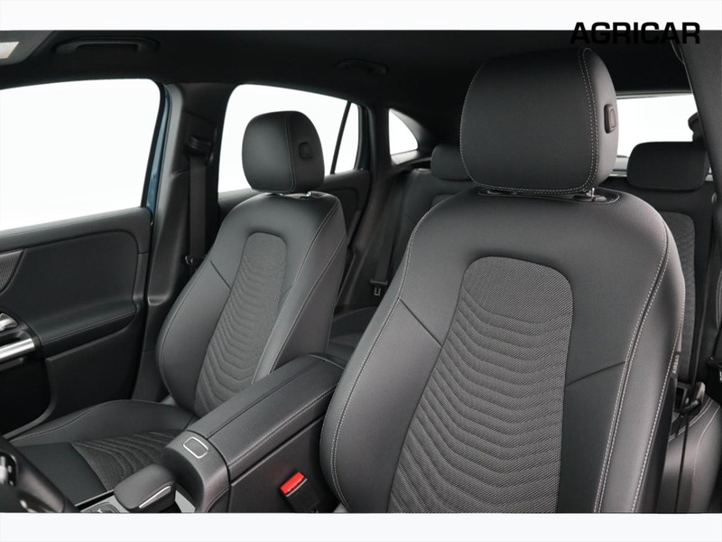 7 - Mercedes GLA 200 d sport plus 8g-dct