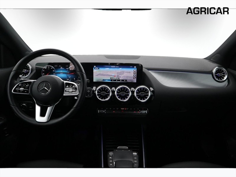 13 - Mercedes GLA 200 d sport plus 8g-dct