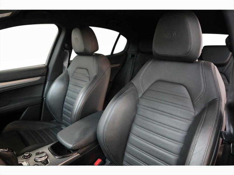 7 - Alfa Romeo Stelvio 2.2 turbo 210cv veloce q4 at8