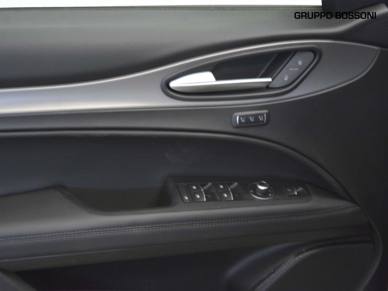 13 - Alfa Romeo Stelvio 2.2 turbo 210cv veloce q4 at8