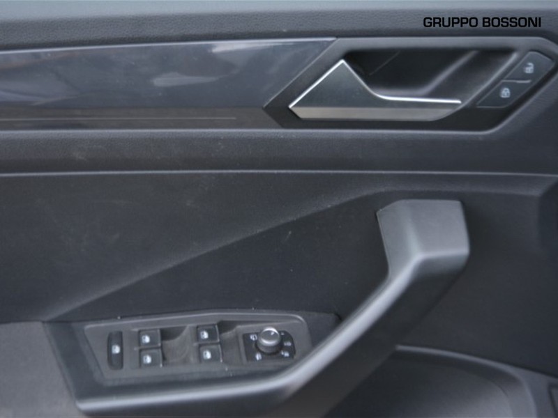 13 - Volkswagen T-Roc 2.0 tdi scr advanced 4motion dsg