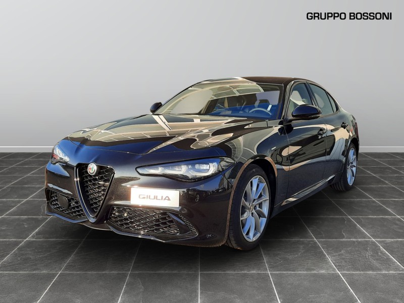 1 - Alfa Romeo Giulia 2.2 turbo 160cv sprint at8