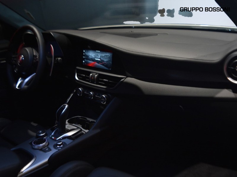 7 - Alfa Romeo Giulia 2.2 turbo 210cv veloce q4 at8