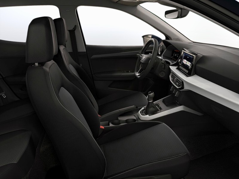 13 - Seat Arona 1.0 ecotsi 95cv black edition