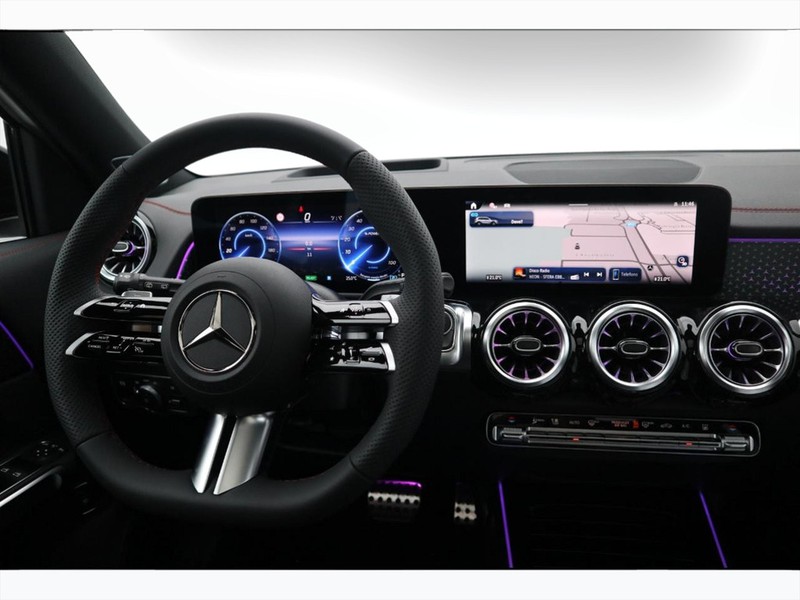 13 - Mercedes EQB 250+ amg line premium