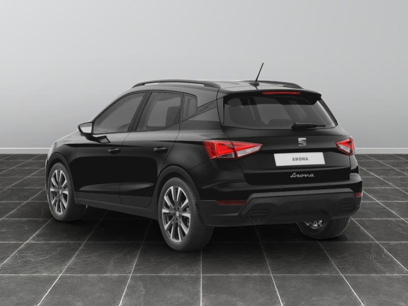 13 - Seat Arona 1.0 ecotsi 95cv black edition