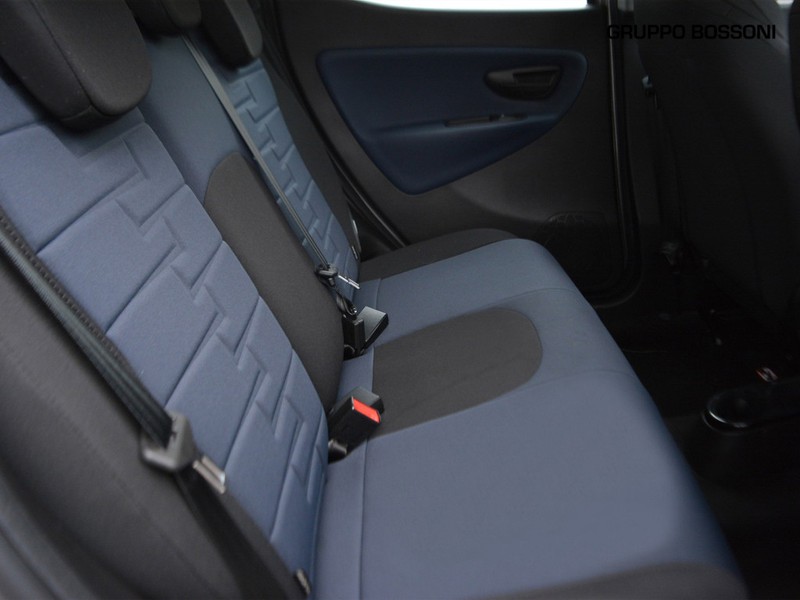 7 - Lancia Ypsilon 1.0 firefly hybrid 70cv platino s&s