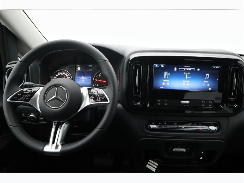 13 - Mercedes Vans Vito tourer 116 cdi long select 9g-tronic