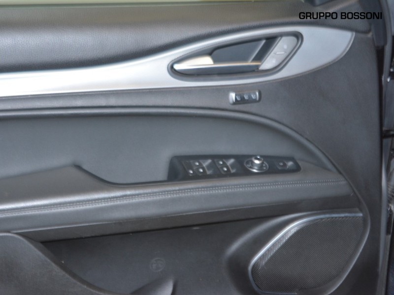 13 - Alfa Romeo Stelvio 2.2 turbo 210cv veloce q4 at8