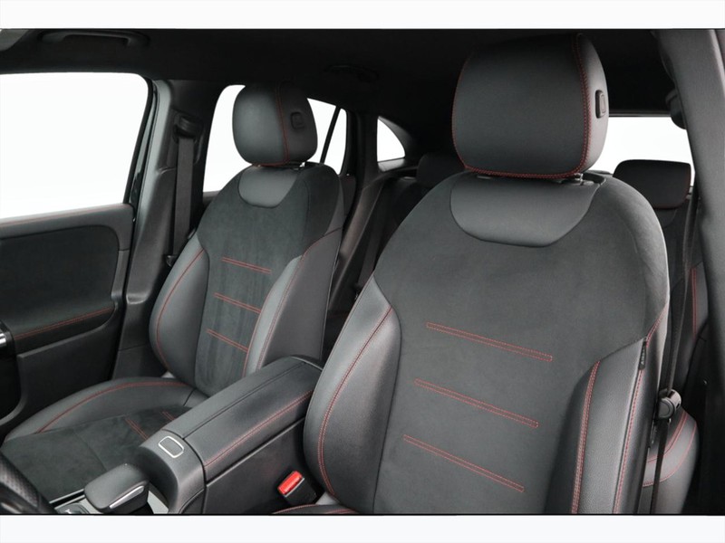 7 - Mercedes GLA 180 d premium 8g-dct