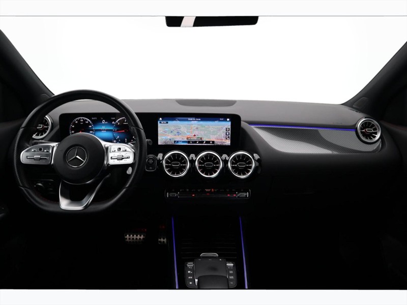 13 - Mercedes GLA 180 d premium 8g-dct