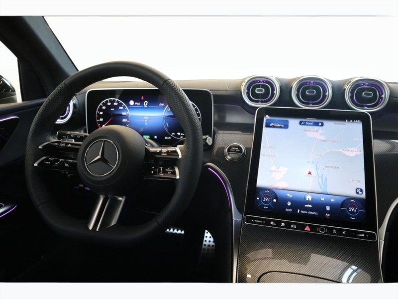 13 - Mercedes GLC suv 300 e amg line premium tech 4matic 9g-tronic