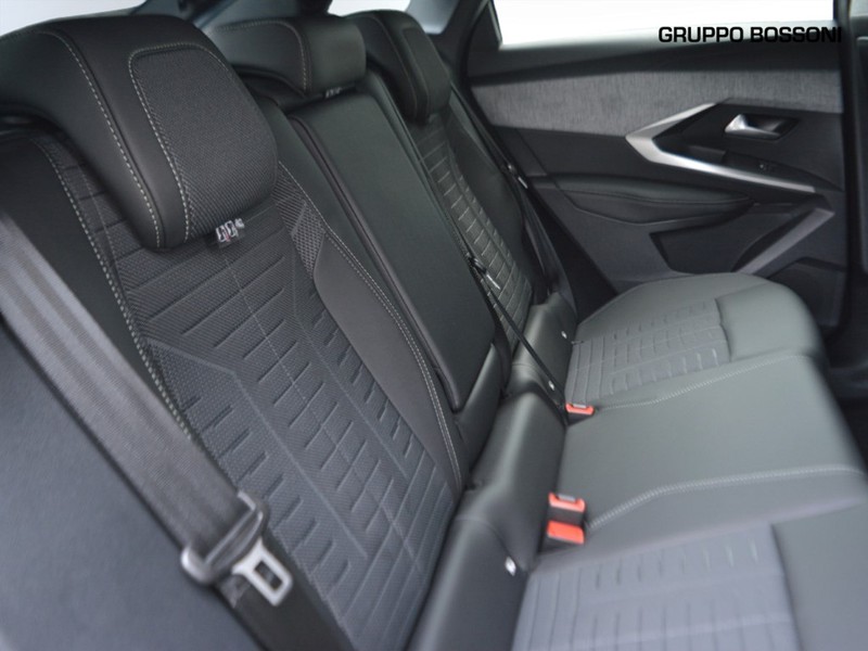 7 - Peugeot 3008 1.2 hybrid 136cv gt e-dcs6