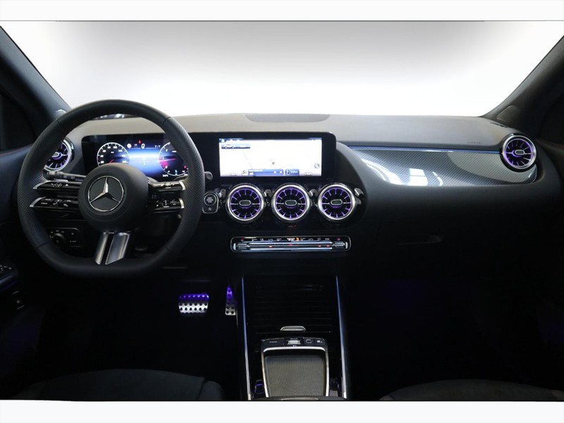 13 - Mercedes GLA 200 d amg line premium 8g-dct