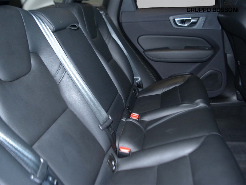 7 - Volvo XC60 2.0 b4 plus dark automatico