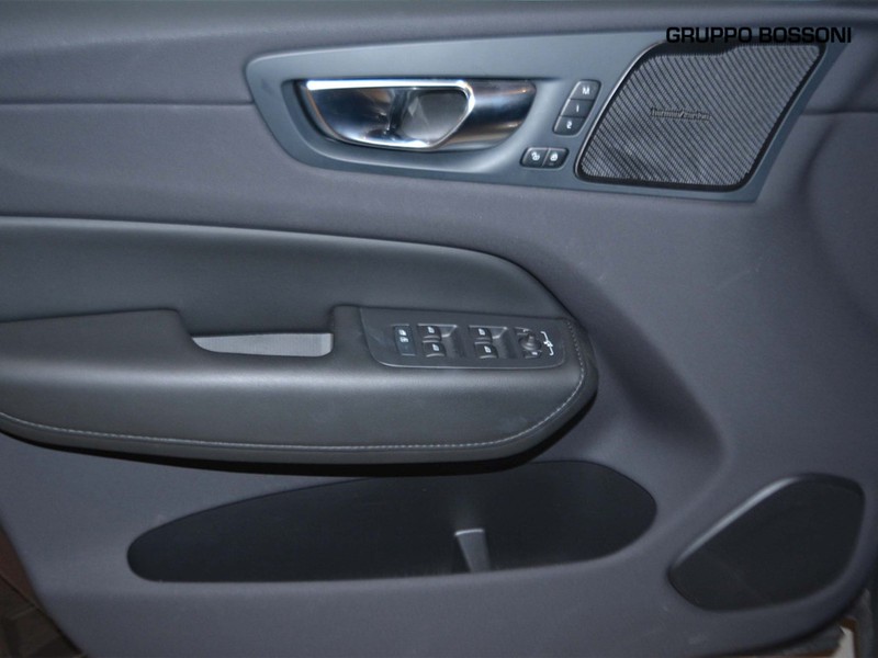 13 - Volvo XC60 2.0 b4 plus dark automatico