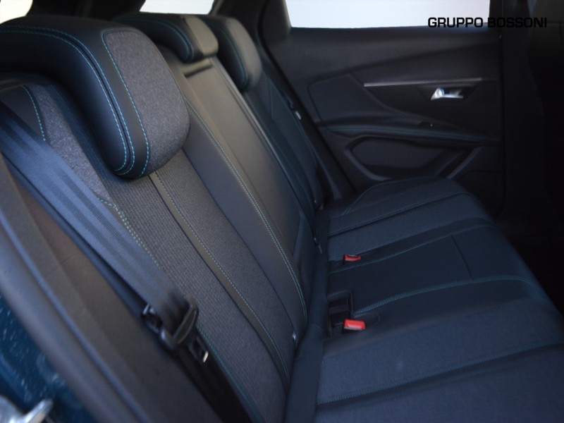 7 - Peugeot 3008 1.6 hybrid phev 225cv allure e-eat8