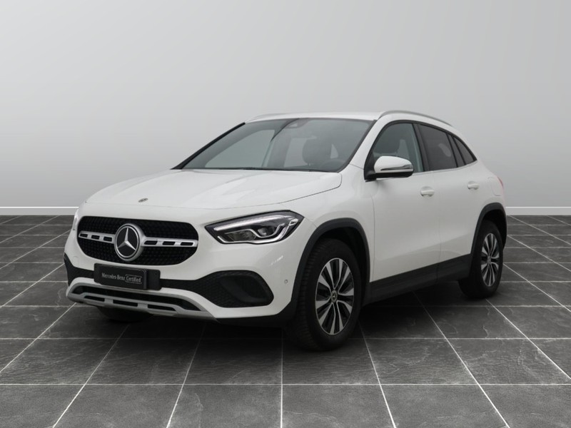 1 - Mercedes GLA 180 d sport 8g-dct