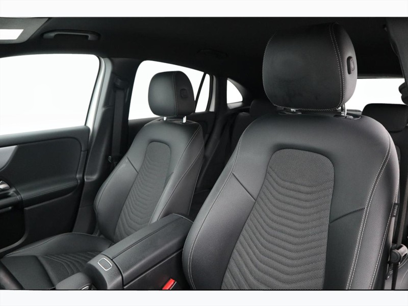 7 - Mercedes GLA 180 d sport 8g-dct