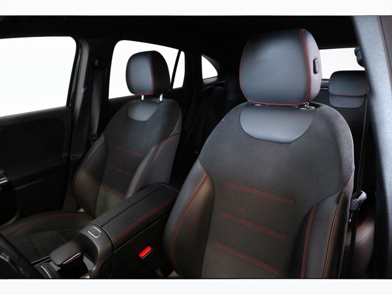 7 - Mercedes GLA 200 d premium 8g-dct