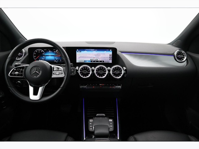 13 - Mercedes GLA 200 d sport plus 4matic 8g-dct