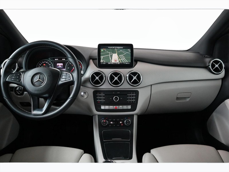 13 - Mercedes Classe B 180 d sport