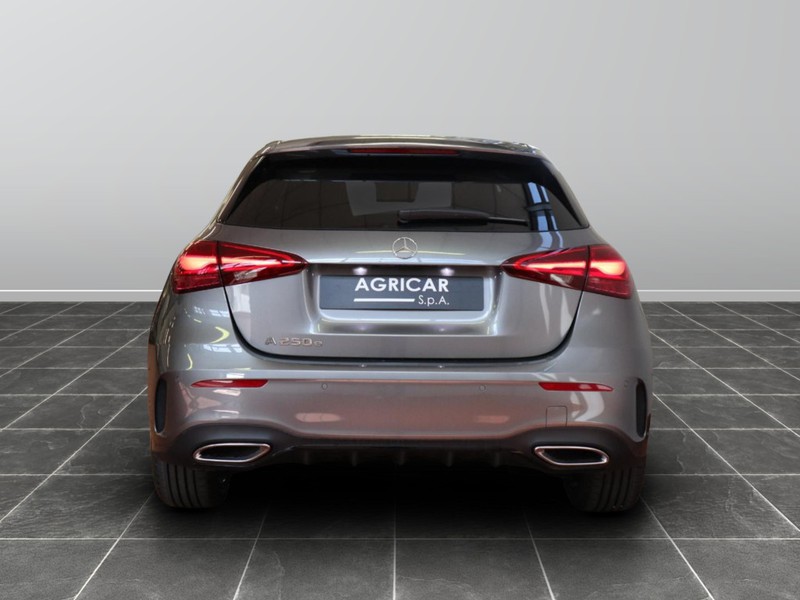 7 - Mercedes Classe A 250 e plug-in-hybrid amg line advanced plus speedshift dct amg 8g