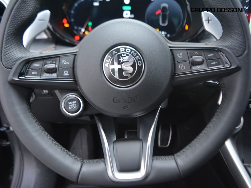7 - Alfa Romeo Tonale 1.3 plug in hybrid 280cv veloce q4 at6
