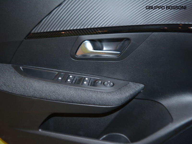 13 - Peugeot 208 1.2 hybrid 48v 110cv style e-dcs6