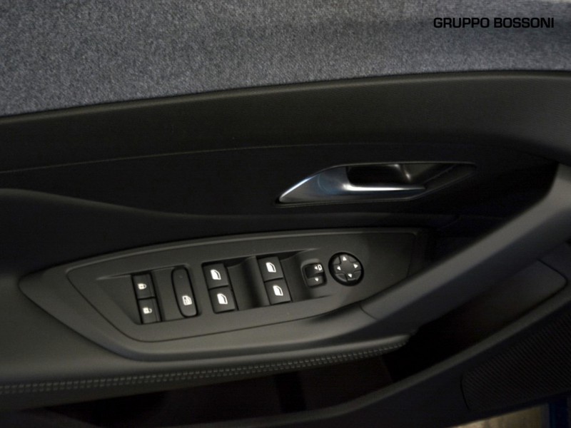 13 - Peugeot 308 1.2 hybrid 145cv allure e-dcs6