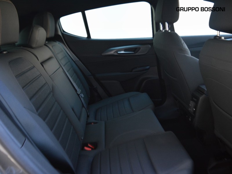 7 - Alfa Romeo Tonale 1.3 plug in hybrid 280cv speciale q4 at6