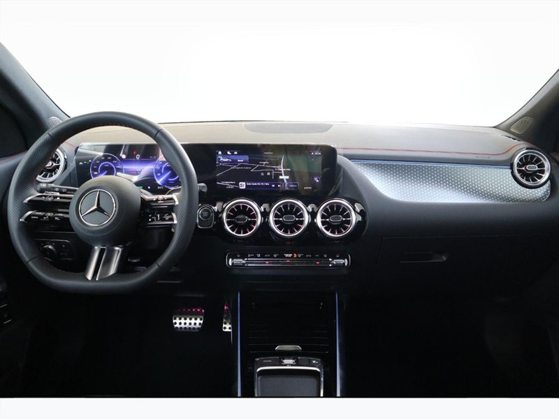 13 - Mercedes EQA 350 amg line advanced plus 4matic