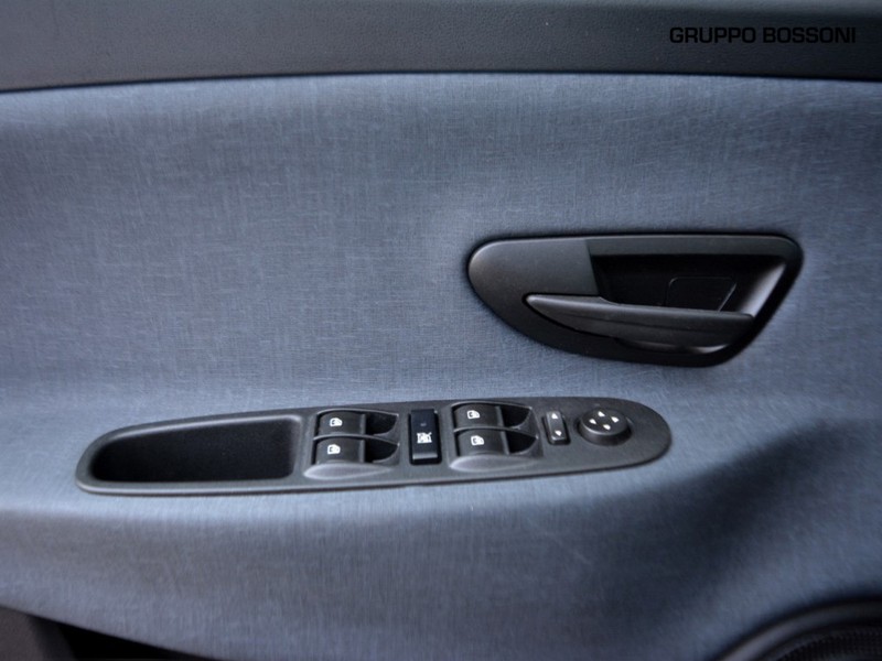 13 - Lancia Ypsilon 1.0 firefly hybrid 70cv gold plus s&s 5p.ti