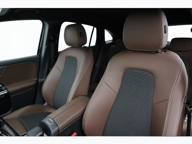 7 - Mercedes GLA 200 d sport plus 8g-dct