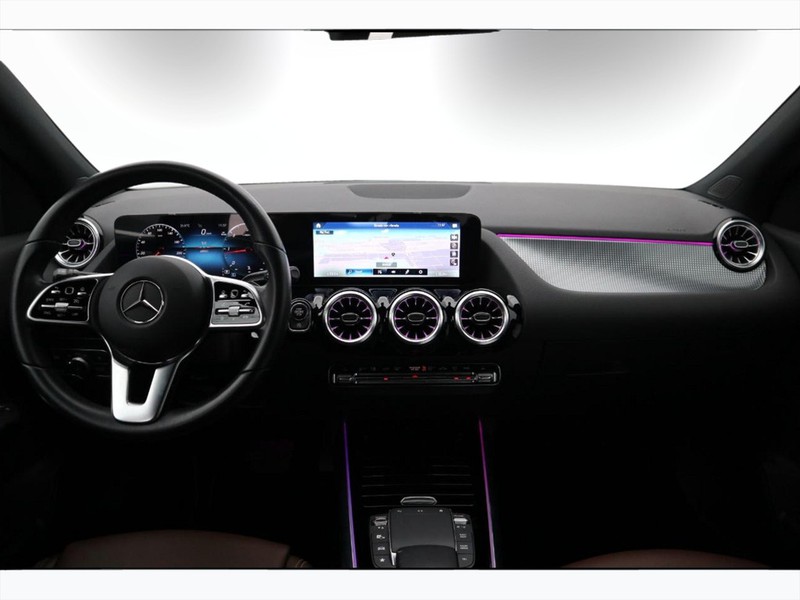 13 - Mercedes GLA 200 d sport plus 8g-dct