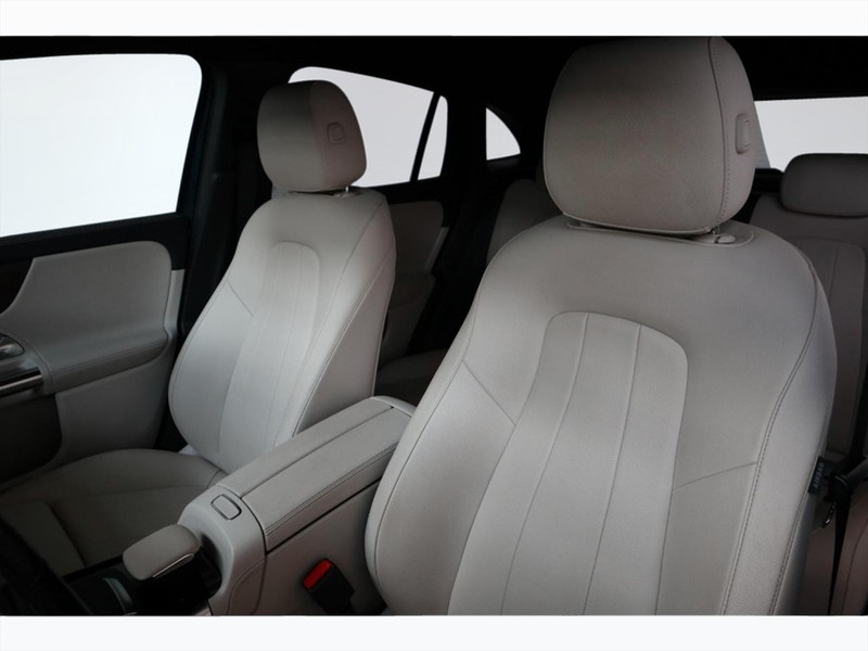 7 - Mercedes GLA 200 d sport plus 4matic 8g-dct