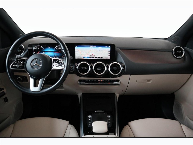 13 - Mercedes GLA 200 d sport plus 4matic 8g-dct
