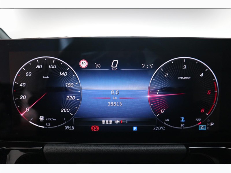 7 - Mercedes GLA 180 d progressive advanced plus 8g-dct