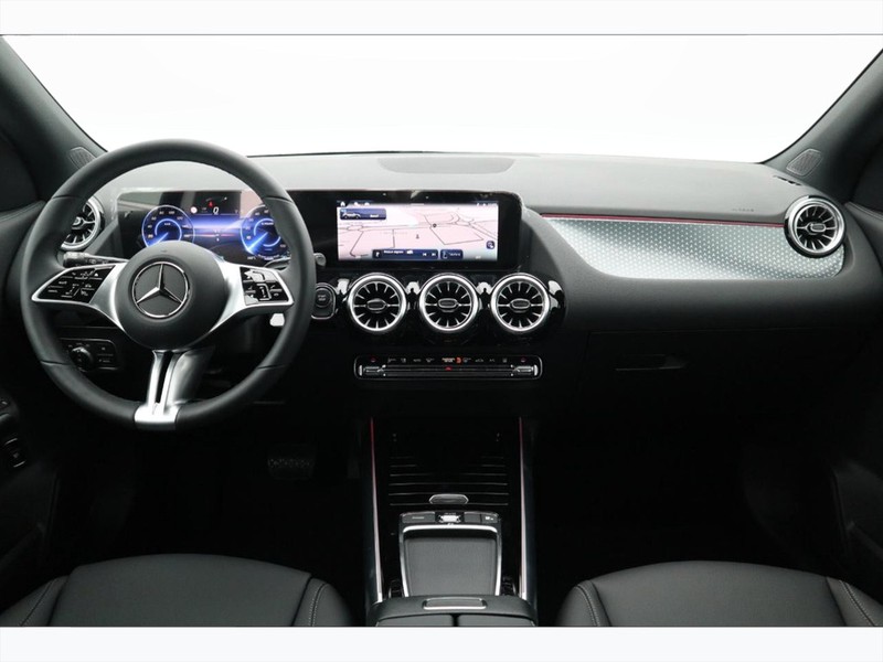 13 - Mercedes EQA 300 sport 4matic