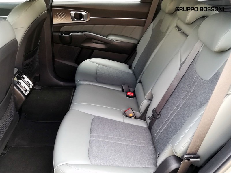 13 - Kia Sorento 1.6 t-gdi phev business 4wd at6
